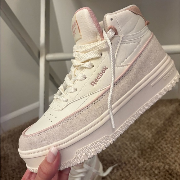 New Reebok Sneakers pink and white - Picture 2 of 5